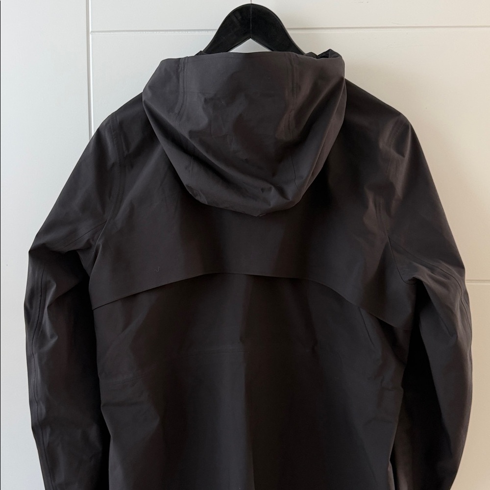 Lululemon Rain Shell Jacket - Picture 6 of 10